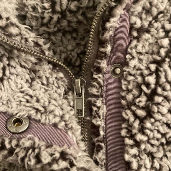 Francesca’s Sherpa Vest M. - Picture 3 of 5